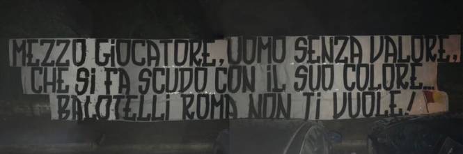 1526718385-striscione-balotelli