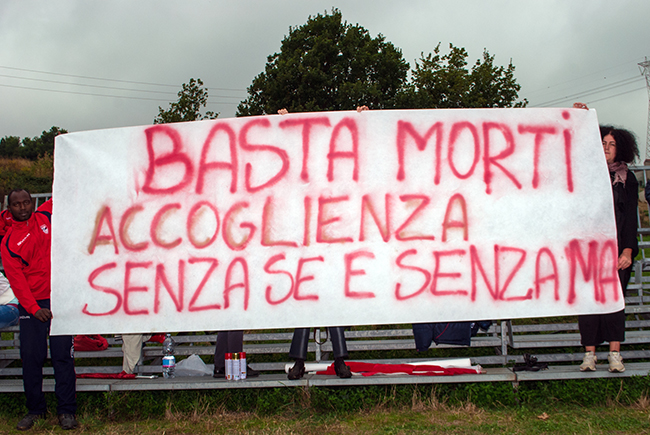 Basta morti accoglienza senza se  e senza ma